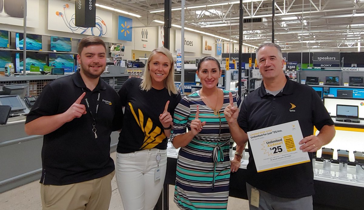 Greatpartnership between Sprint &amp; Premium in Walmart. Shawn rocking it in Tucson! <a href="/5GKennyG/">Ken Goldberg</a> <a href="/cardulitosway/">Andrea Cardullo</a> <a href="/TaylorGaffney/">taylor gaffney</a> #nowteamSW