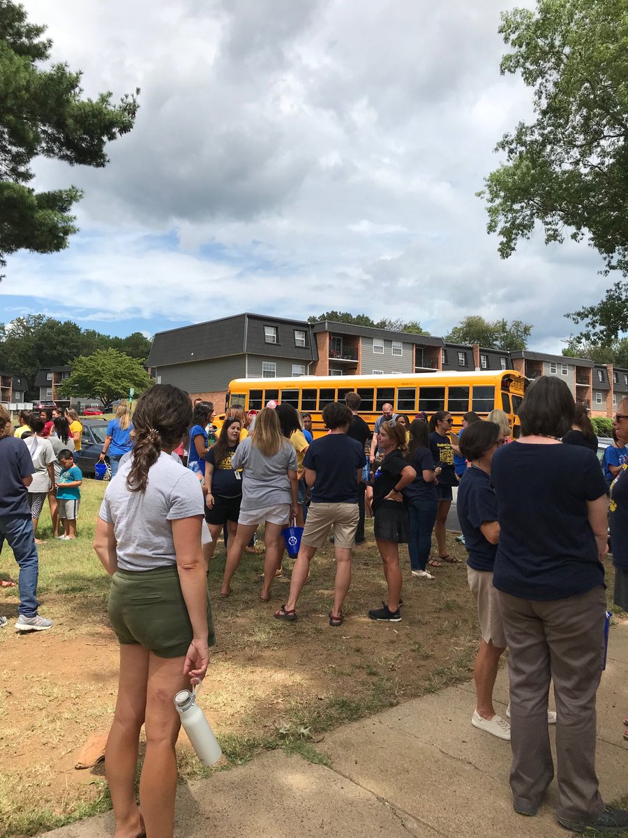 Jennifer Underwood (@educateju) on Twitter photo <a href="/WESBearTracks/">Woodbrook Elementary</a> @kristenmwilliam Stepping OUT in our community today! Loved seeing so many beautiful faces!! ❤️🙌 #Woodbrook <a href="/WESBearTracks/">Woodbrook Elementary</a> @kristenmwilliam Stepping OUT in our community today! Loved seeing so many beautiful faces!! ❤️🙌 #Woodbrook