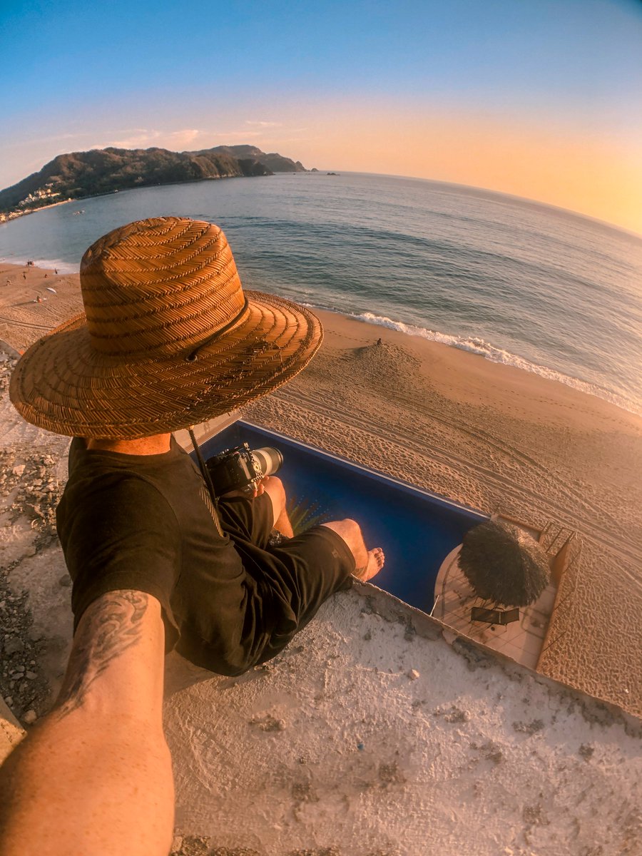 hitcase's tweet image. Sunsets brought to you by the SuperWide Lens.

#hitcase #fisheye #superwide #mexico