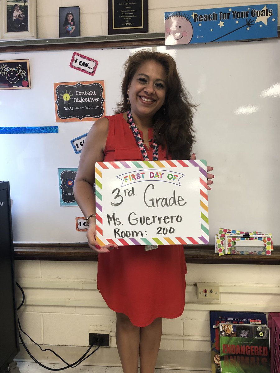 SraMartinez_212's tweet photo. #D205FirstDay #igniteD205 @FischerD205 https://t.co/sWLPrA2B3Y
