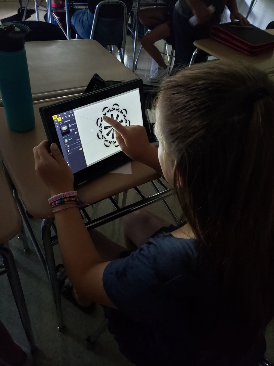 hbolur7's tweet photo. Chromebook rollout in 7th grade was a success today! Students are loving the new touchscreen Chromebooks!! And I'm beyond excited to use the tablet feature in math this year!! 💻 @BryanD205 @davidesmith #FirstDayOfSchool2019 #igniteD205 https://t.co/zGSwl5xCos