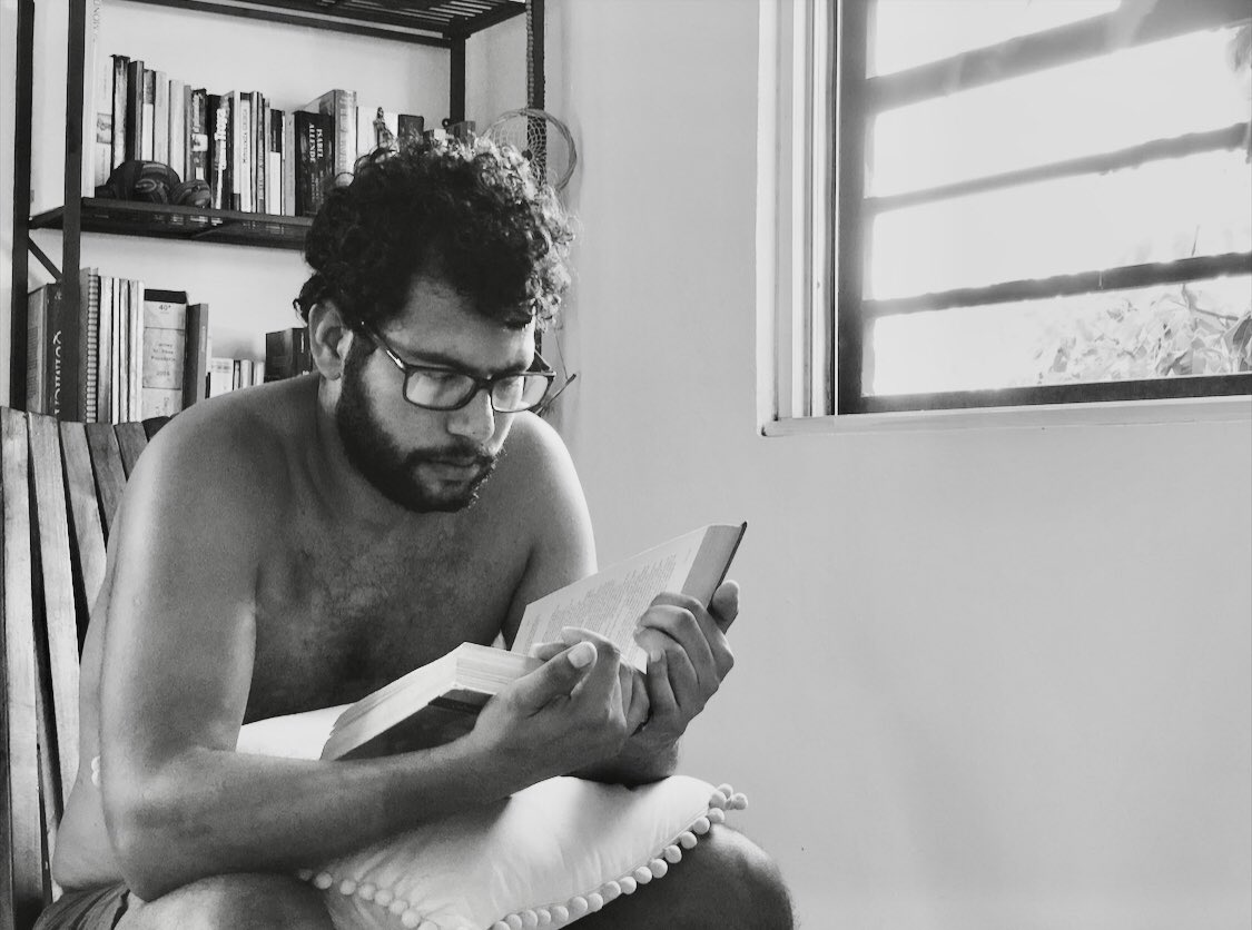 Mr_Neuras's tweet photo. La hora del pajarito y los 15 min de lectura diaria. https://t.co/pOhhG0z0UK