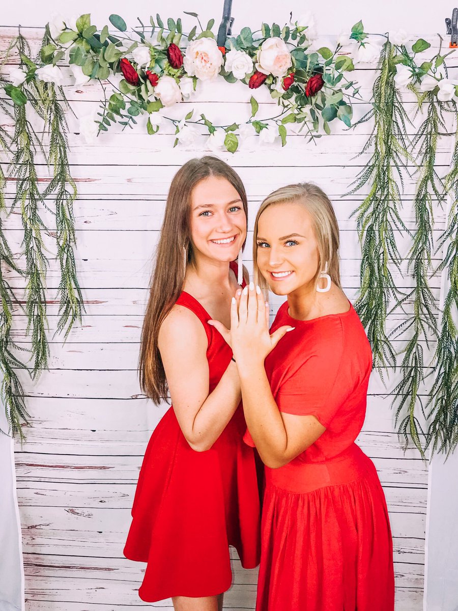 Huge hearts not only for Alpha Phi, but also for women’s heart health!! Our philanthropy raises money and awareness each year at our Red Dress Gala! We can’t wait for you to be apart of it!❤️💫 #6days