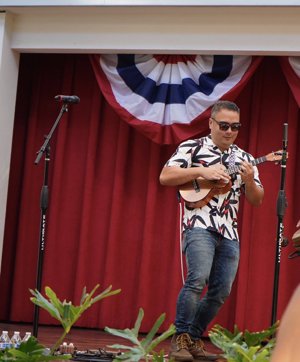 Happy Aloha Friday 😁🤙🏼
#kaleigamiao #ukulele #music #musician #performance #livemusic #alamoana #oahu #ukulelemusic #ukulelecover #ukuleles #ukulelelove