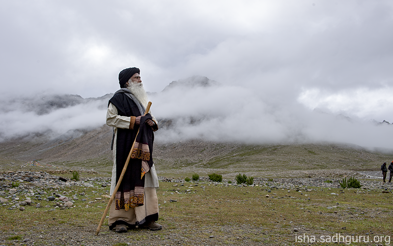 SadhguruJV's tweet photo. If you constantly remember that you are mortal, you will walk gently and sensibly upon this planet. #SadhguruQuotes https://t.co/0TF4pkzJLQ