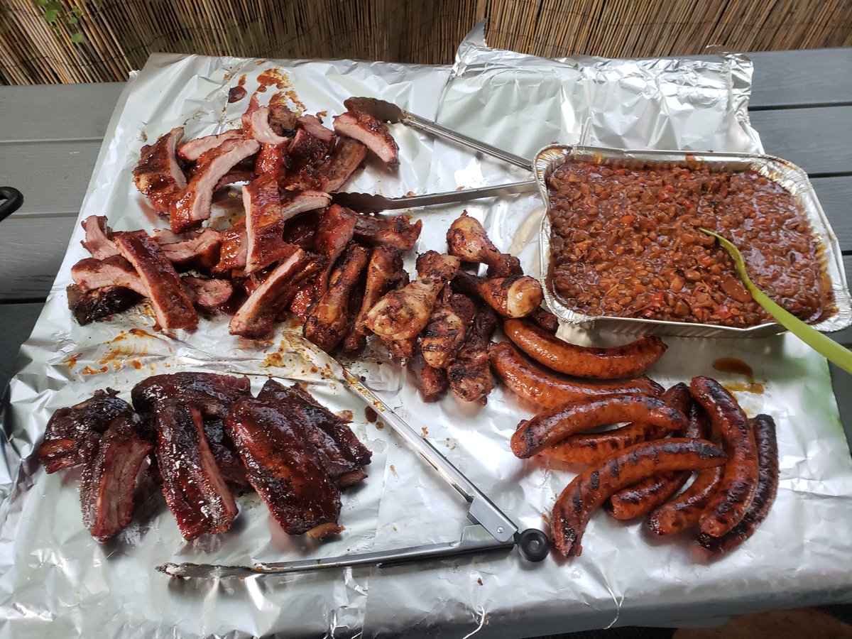 WillyGrant's tweet image. Smoking stuff at the lake.

#bbq #yoder #yodernation