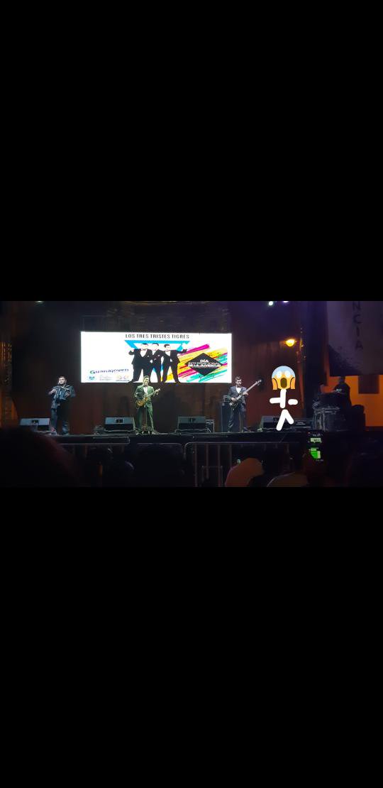 PsytranCel_99's tweet photo. @LOS3TT chingonsisimo el show,
Espero que su gira de no es concierto toque en algun lugar serca de aqui de sma para poder ir y ya que vienen los @ElMariachillo , es sin duda risas aseguradas,
Mi foto que me tome , diran que fue echa en paint :'v
Pero yo se que es real https://t.co/JhEJbMzjkp