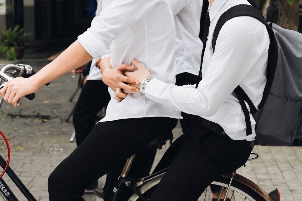 xiaohanjingjing's tweet photo. Love is a kind of chance encounter, and one can neither waiting nor preparing for it.
cr：logo-PerthSaintChinese
tag：#1stAnniversaryLBC https://t.co/1Peu7ZrkjR