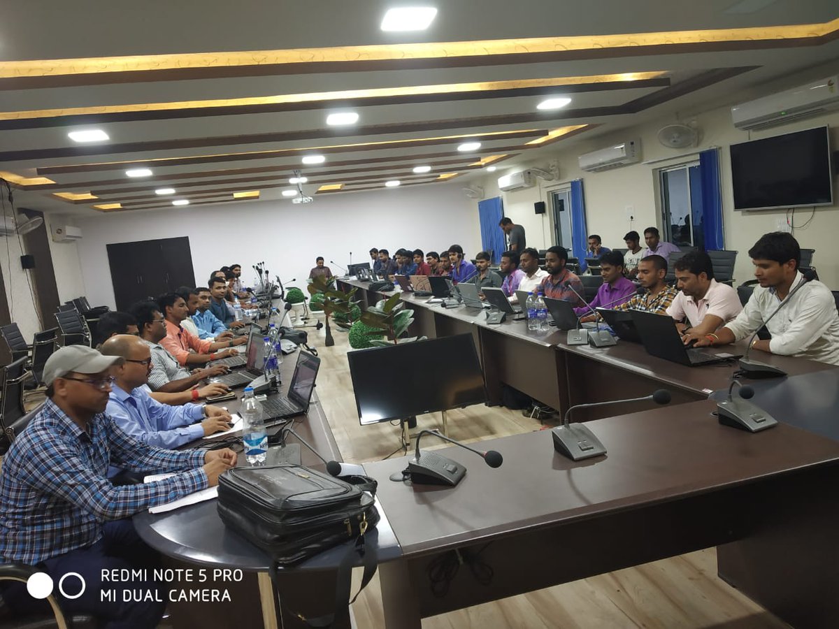 poojasinghalias's tweet photo. Preparation work is going on  24 x 7 for launch of the ambitious Mukhyamantri Krishi Ashirwad Yojana on 10th August. Team Jharkhand on job herein at 12 30 AM to ensure that maximum farmers get their money transfer via DBT and achieve this ambitious target.@cmojhr @dasraghubar https://t.co/BmPNwJMKii