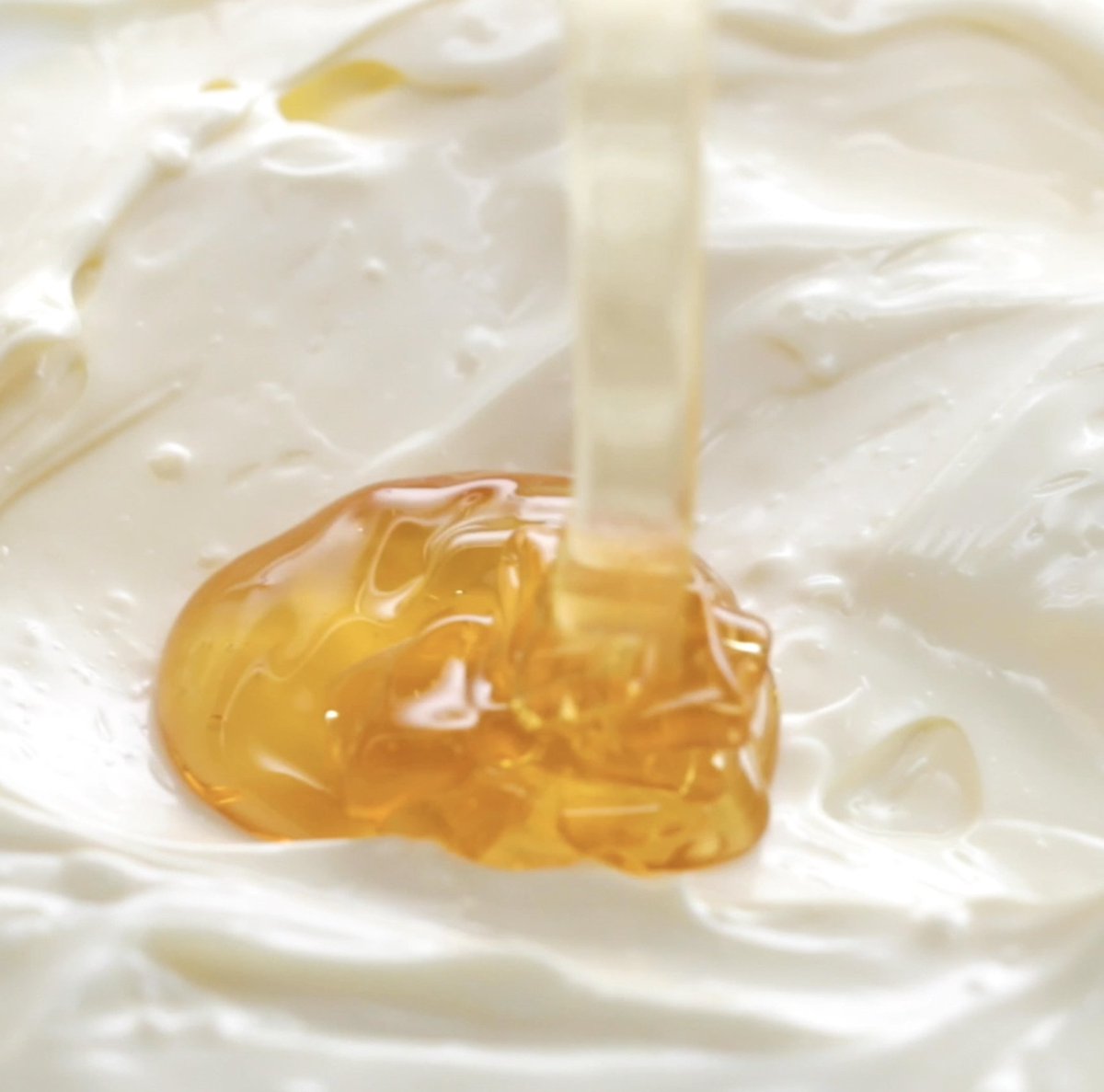 Tasty Japan On Twitter 3 フィリングを作る ゼラチンを水に振り入れてふやかし 600wの電子レンジで20秒ほど温めて液状にする 4 ボウルにクリームチーズを入れてなめらかになるまで練り混ぜる はちみつ ヨーグルト レモン汁を入れて 泡立て器でなめらかになる