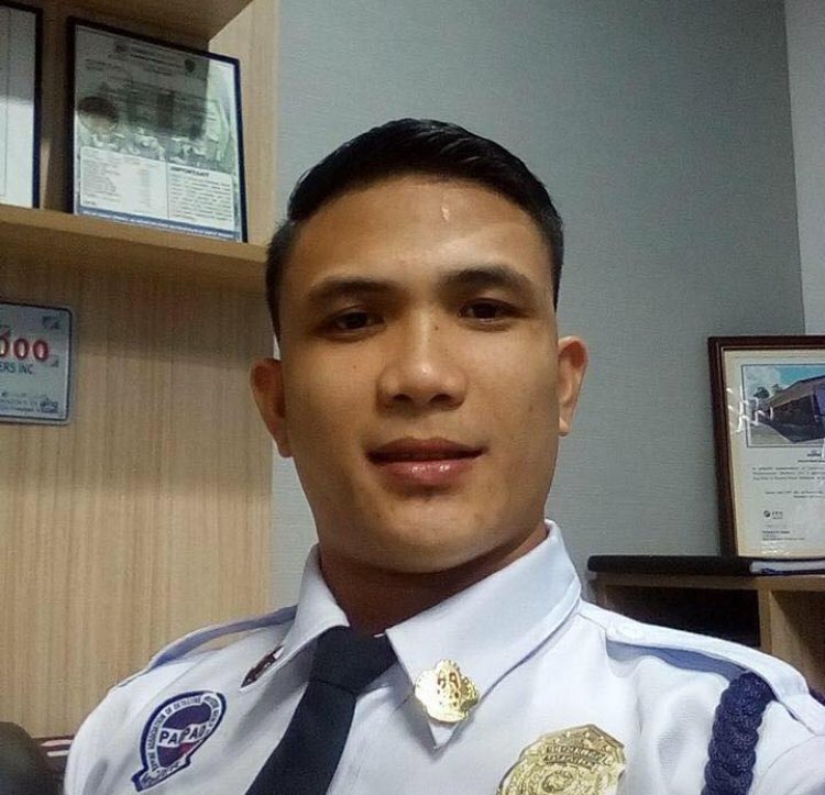 sekyulami2017's tweet photo. Si FB friend SG na pabakat na laging binibitin ang mga badingerz. Serep nemen ng bukol ni kuya. 😛😛😛 https://t.co/7kpFYQA8mP