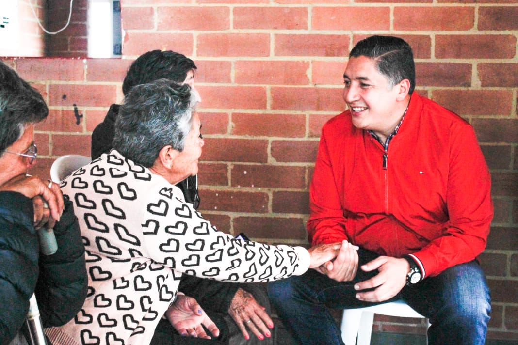 GiovaRamirezM's tweet photo. Pensamiento, Corazón y Vida es lo que le hemos puesto a nuestro Plan de Gobierno, el cual fue motivo de diálogo con un grupo de adultos mayores que me recibieron en Quintas de la Laguna II sector.
#DiálogoCiudadano #ConGiovanni https://t.co/xLFjtkWzTh