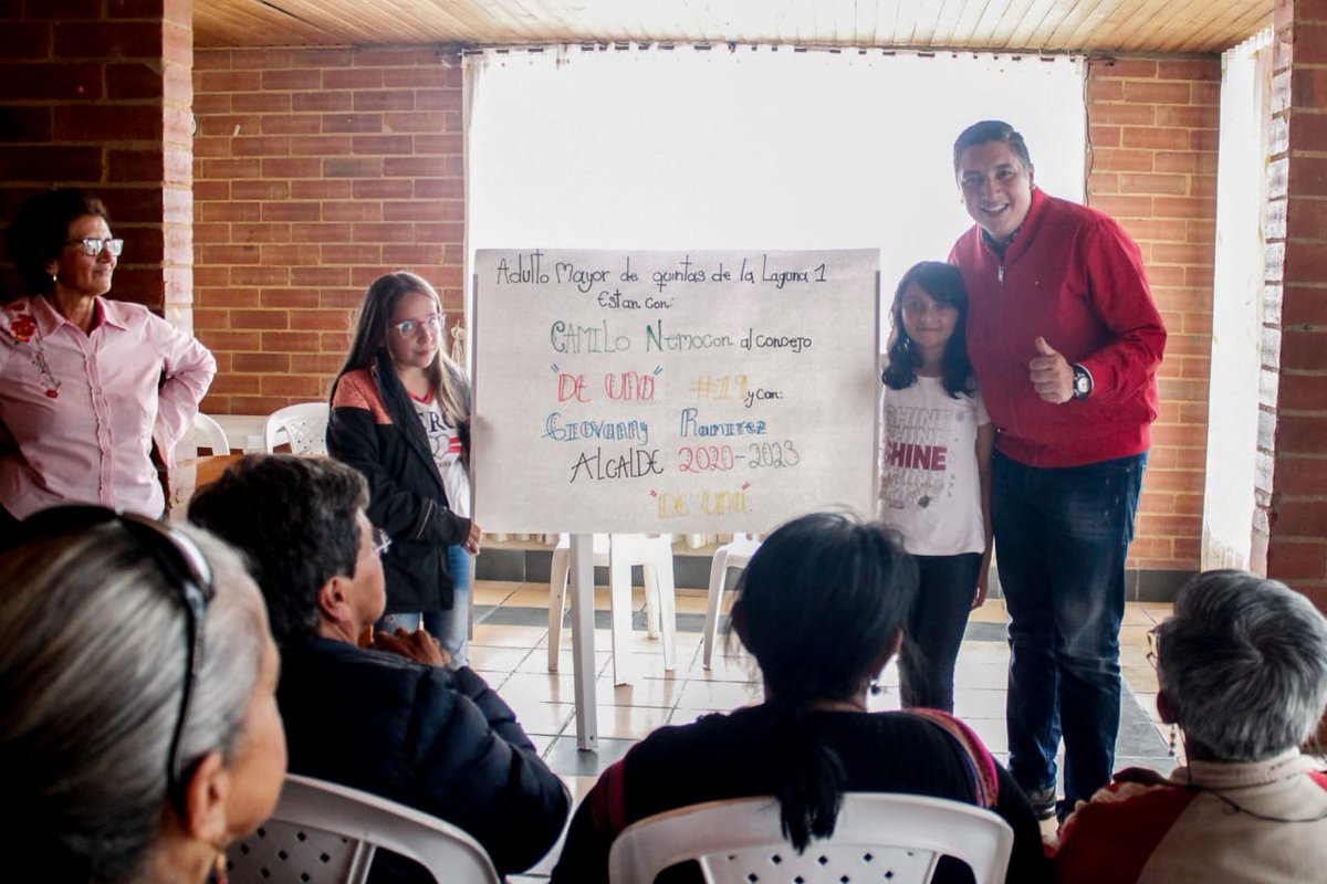 GiovaRamirezM's tweet photo. Pensamiento, Corazón y Vida es lo que le hemos puesto a nuestro Plan de Gobierno, el cual fue motivo de diálogo con un grupo de adultos mayores que me recibieron en Quintas de la Laguna II sector.
#DiálogoCiudadano #ConGiovanni https://t.co/xLFjtkWzTh