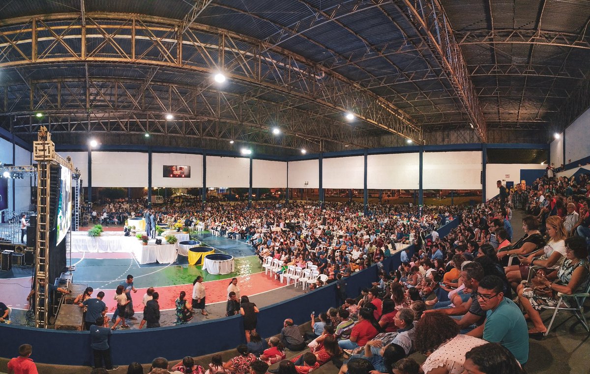 prjoaopeixoto's tweet photo. Festa no Sul de Rondônia. Em Ji Paraná esta noite concluímos nosso projeto de Reencontro. Foram ao todo 6 cidades alcançadas e milhares de pessoas estiveram presentes. Presença dos Arautos do Rei https://t.co/Vj4Xqptobh