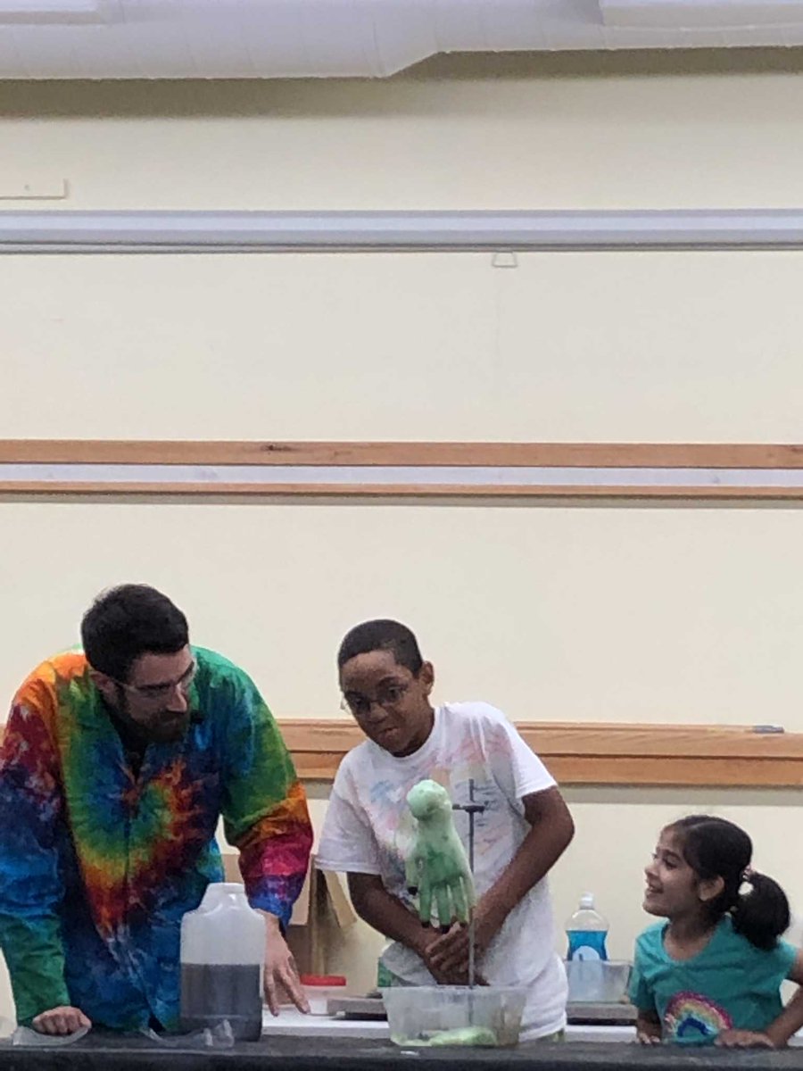 mclsnj's tweet photo. Children at the Hickory Corner branch got to take part in an action-packed educational alien adventure with the @ScienceTellers - who used science experiments for special effects. It was totally out of this world!
#sciencetellers #njlibraries #libraryprograms https://t.co/lv0nlVmOrq
