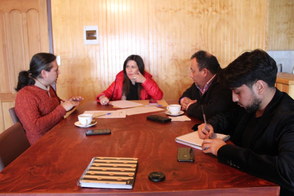jennyalvarezv's tweet photo. Reunión con funcionarios de As. Nac.Trabajadores del #Sename, #AFUSE Me plantearon sus inquietudes frente a separación del servicio, medidas que pueden traer perjuicios contra trabajadores, poniendo en duda continuidad. Iniciaremos acciones para fortalecer la comunicación. https://t.co/km3qsk979k