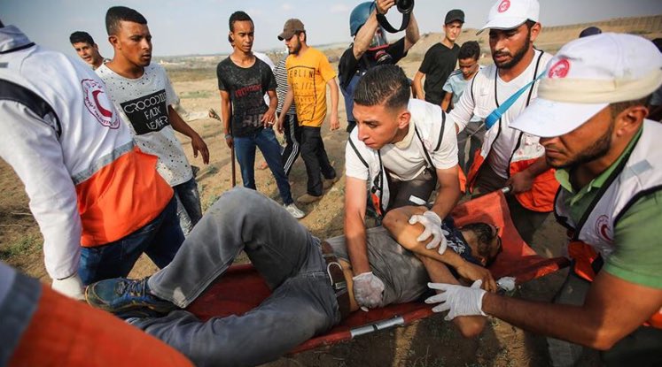 5N1KUDUS_'s tweet photo. İsrail askerlerinin Gazze'deki Büyük Dönüş Yürüyüşü'nde Filistinli göstericilere müdahalesi sonucu 24'ü gerçek mermiyle olmak üzere 49 kişi yaralandı. https://t.co/hZLgISXE6r