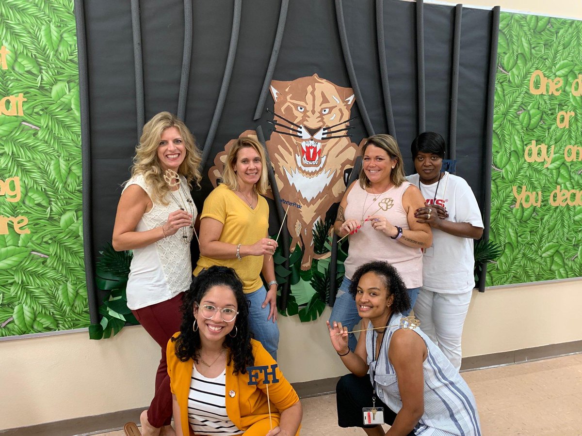 NeuschwangerH's tweet photo. New year, new grade, new mascot, new friends, and new adventures. Already off to an amazing start! #1stgraderocks @HCPSForestHills @AchievementSch #PantherPride @HillsboroughSch @HCPSElemEd https://t.co/2bRPIgAc1w