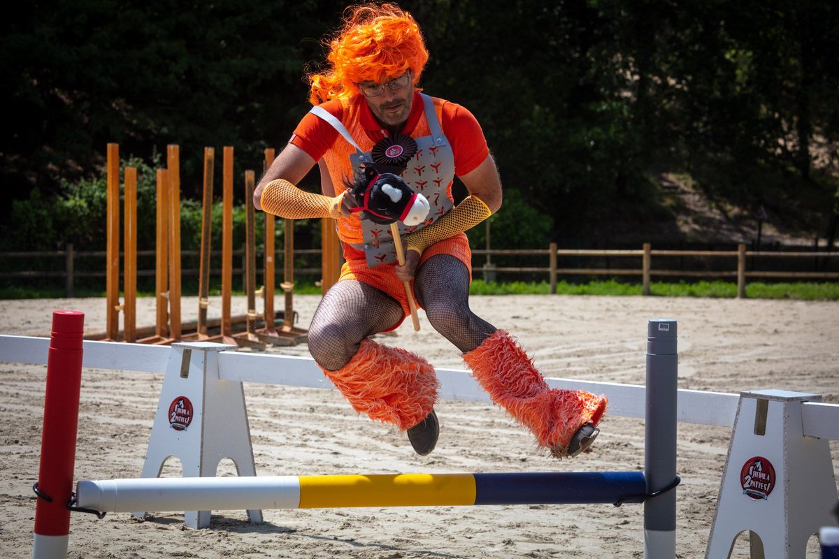 ludylab's tweet photo. On 🧡 : quand Nicolas, chef des opérations au LUDyLAB, prend son envol lors du Championnat du monde du @ChevalA2Pattes ! 🐴

Rendez-vous le 12 octobre aux Herbiers pour affronter l'équipe des Oranges Mécaniques lors de la grande finale ! 🍊🏆 https://t.co/BnA77zBiW6