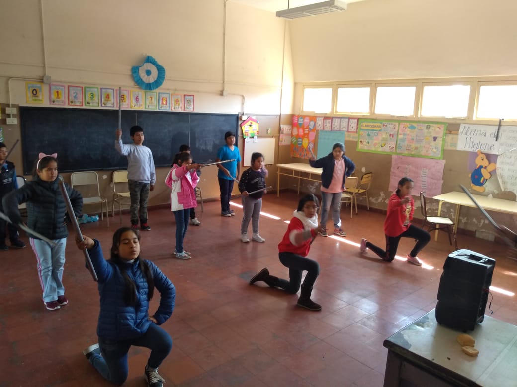 MSeel6's tweet photo. #ArteYMovimientoATR #CAI1AlmaFuerte Vamos al Teatro Niños y Niñas van lucirse!!  @fguillesaavedra @patriciapinasco @Carolin76748978 @natali_ataide @DanielMeril @UrtubeyJM @aniberruezo @conicook @FerSiarezEa @IvanaGareca2 @juancarlosvilc @rubem_dario29 https://t.co/K17T7kFAm5