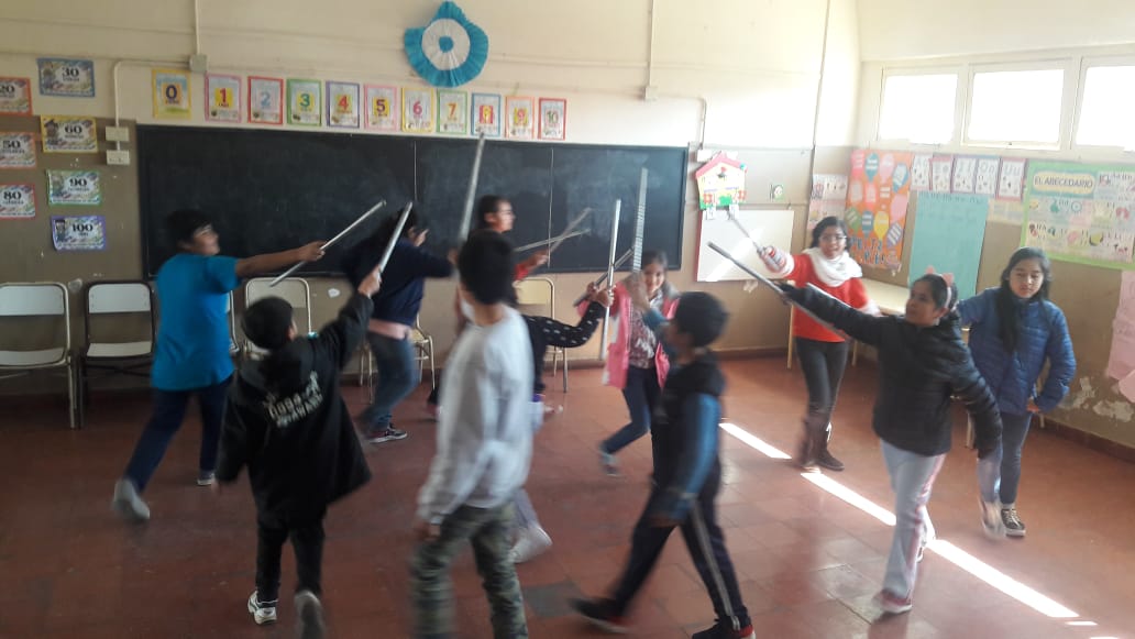 MSeel6's tweet photo. #ArteYMovimientoATR #CAI1AlmaFuerte Vamos al Teatro Niños y Niñas van lucirse!!  @fguillesaavedra @patriciapinasco @Carolin76748978 @natali_ataide @DanielMeril @UrtubeyJM @aniberruezo @conicook @FerSiarezEa @IvanaGareca2 @juancarlosvilc @rubem_dario29 https://t.co/K17T7kFAm5