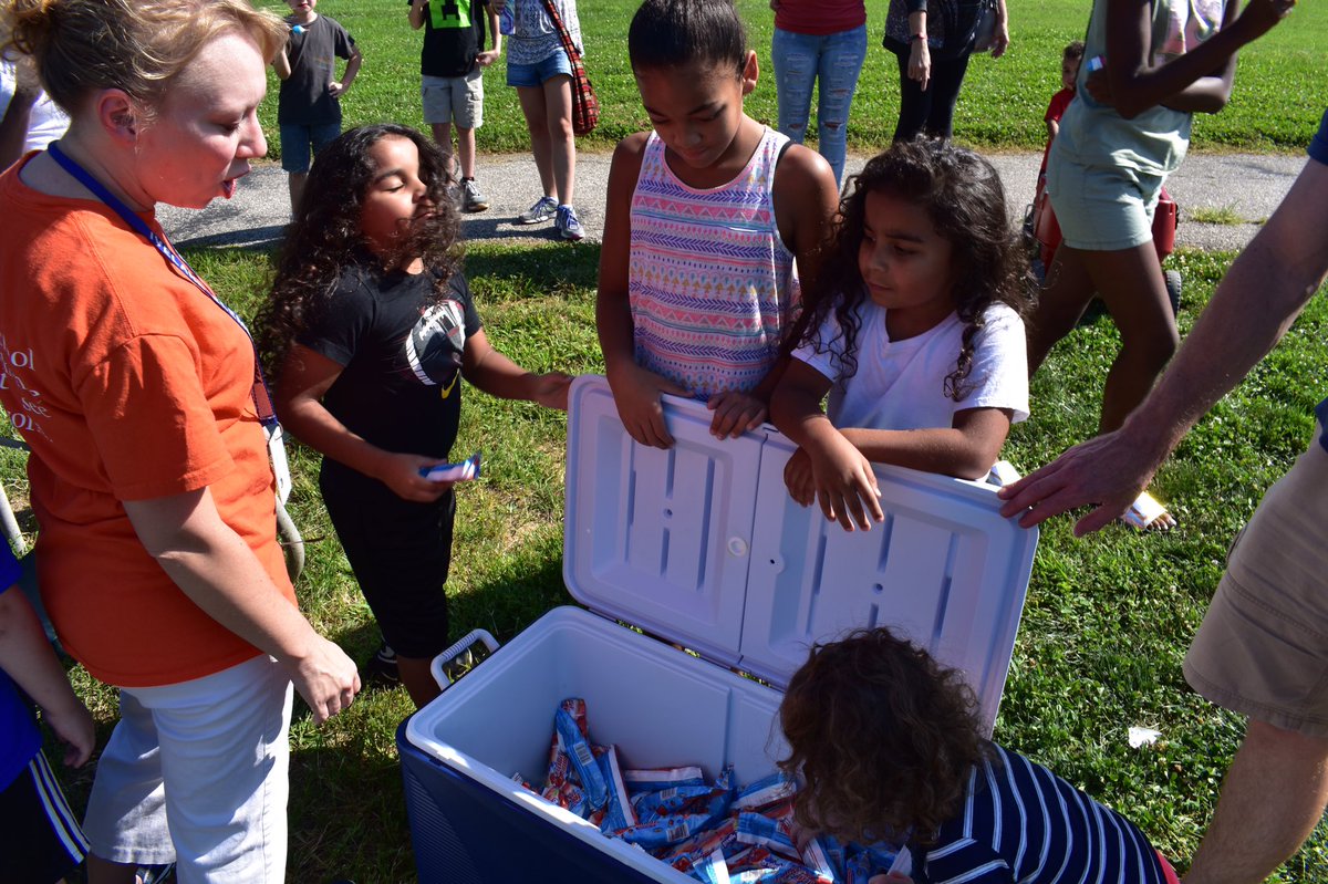 MrAllPurpose_'s tweet photo. Great turnout for #PopsiclesWithPrincipals @Iveland_Rocks! Thank you all for coming out tonight. 10 days till open house, 12 till the first day of school! We canโt wait to see you back!! https://t.co/KrtjMQquTL