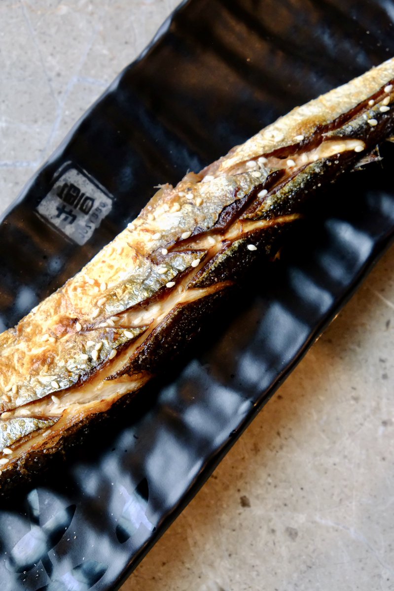 justbbqyyc's tweet photo. 鹽烤秋刀魚 | Salt &amp; Pepper Saury 🐟

Fact:
The characters “秋刀魚” mean “autumn sword fish” in reference to saury season and its body shape resembling a knife or a sword 🔪😱

Now if you were to try this dish the smokiness adds another layer of flavor it 🤩 a MUST TRY‼️
#justbbq https://t.co/9a7wI8pcep
