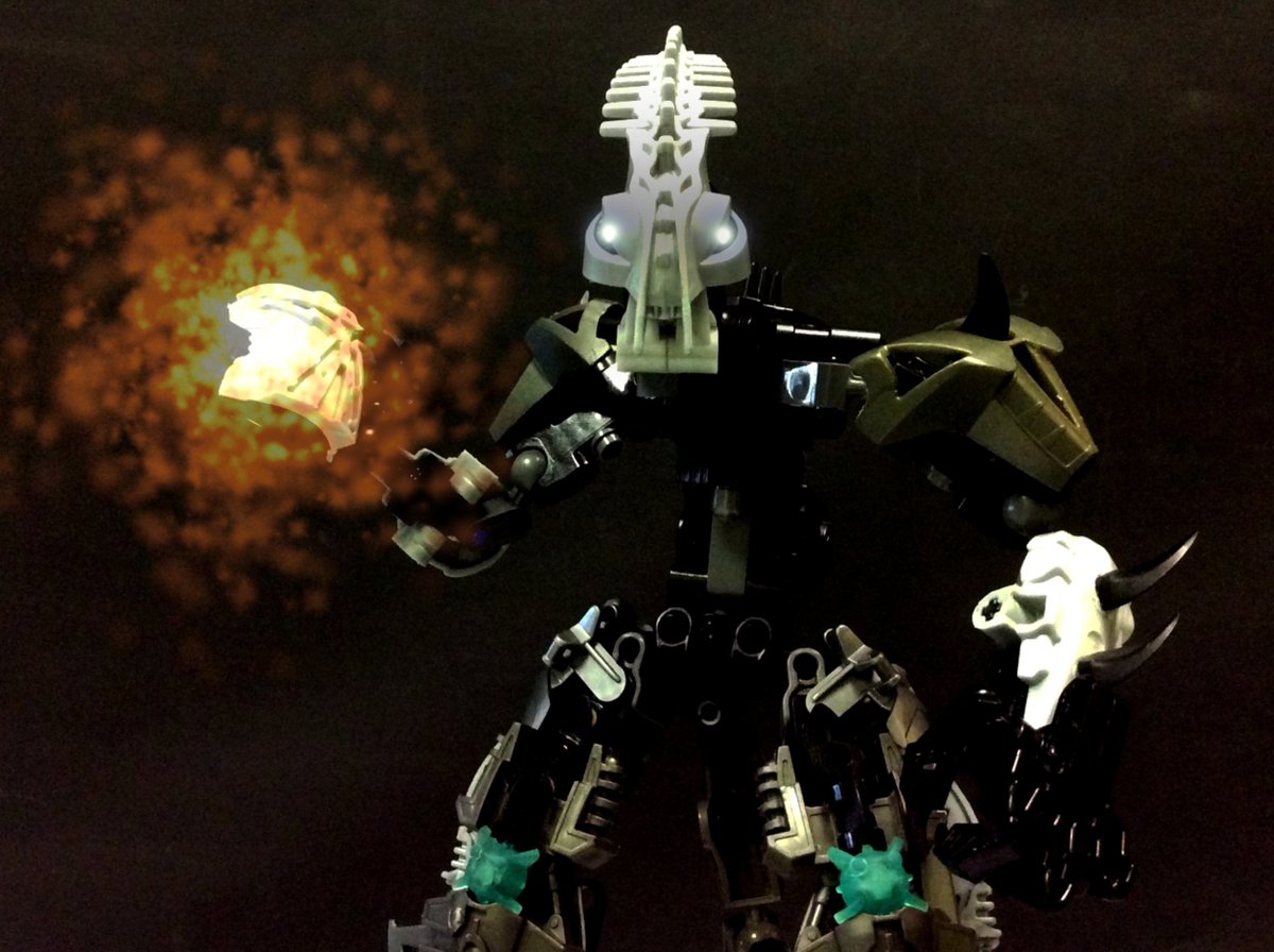 Shelton20_Jack's tweet photo. Aleizter Razer With The Mask Of Life #Lego #Bionicle #AleizterRazer #MaskOfLife https://t.co/RQDO1QXUIy