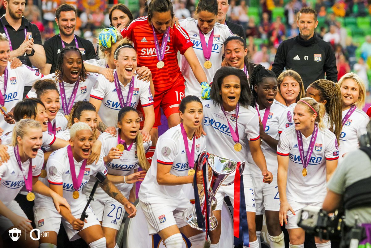 ActuFoot_'s tweet photo. Joyeux anniversaire à l'Olympique Lyonnais qui fête aujourd'hui ses 72 ans. 🦁🎂 https://t.co/2zjWTD0ONZ