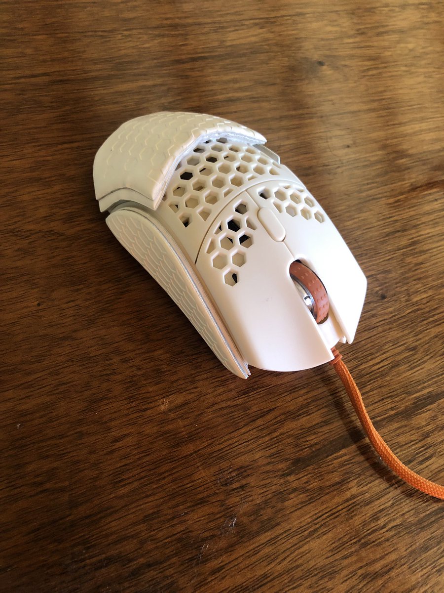 Finalmouse Can You Make The Ultralight 2 Bigger Than The Air58 Yes And It S Lighter And Feels Better Might Not Look Good In Pictures But Stacking Infinityskins Actually Feels Great