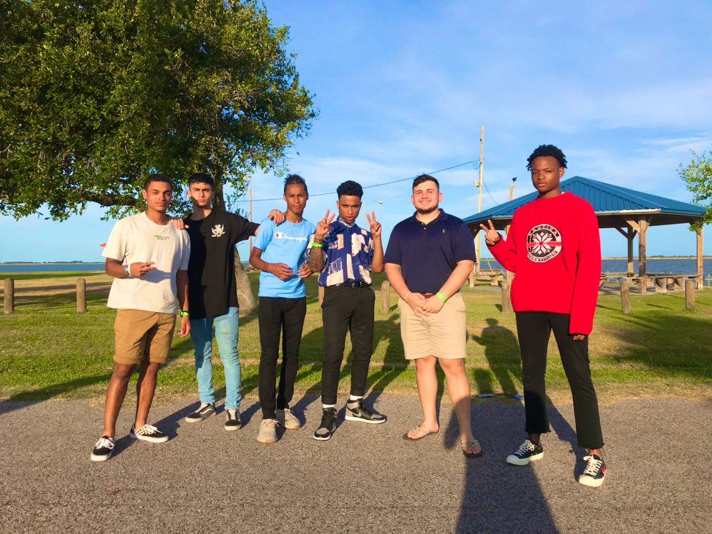 sbgscottie's tweet photo. S/O to @IamFrancisco_56 & RAY for being Volunteer Leaders w me during this retreat for our students, these 3 students (Marcus, Angel & Jermaine) *left to right* literally made such an impact on us during this retreat, being a big bro and a mentor, these kids are GOD DRIVEN🔒#LYSC https://t.co/pp12xni5LR
