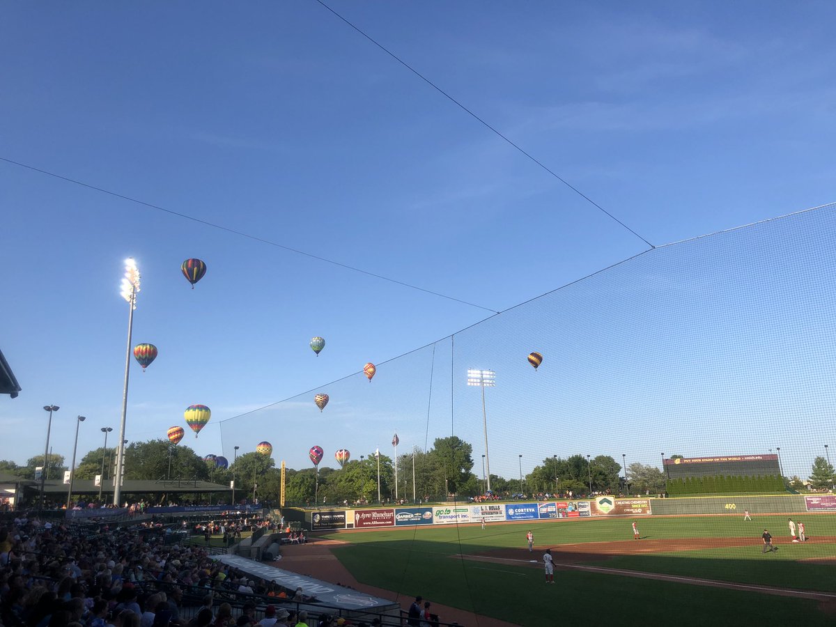 ScottCollick's tweet image. Great night for “Ba-Loons” baseball. #NestLevelFun when the Midland hot air balloon festival flys by the stadium.