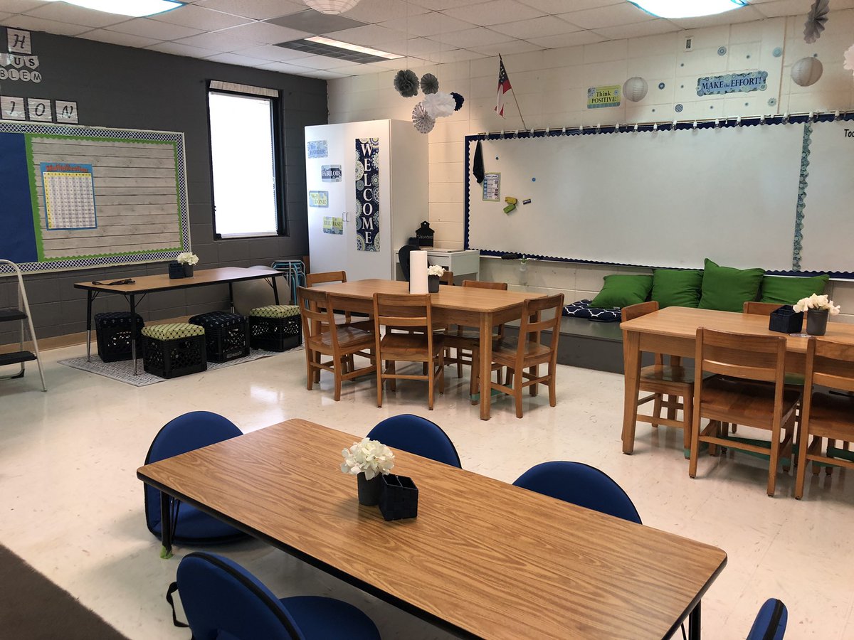 kscteach's tweet photo. Check out @MsGray0228’s 4th grade classroom @SCETrailblazer! https://t.co/hvGHGNoli8