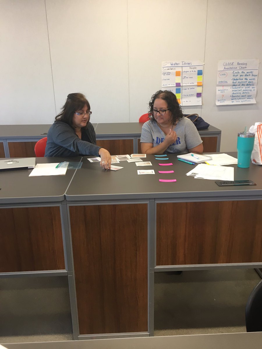 HazelCmtz's tweet photo. Collaboration is key in a dual language “aula”! Our teachers are taking their knowledge of metalinguistics to the next level. Contrastive analysis is vital for students to connect their learning! #ElBridge #DualLanguageInManor @mpactmanorPD @Bilingual_Manor https://t.co/KH9za60ajr