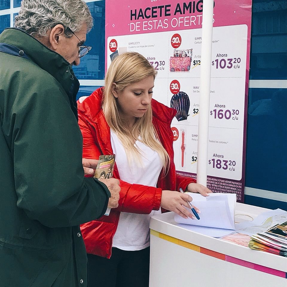 natusemmartin's tweet photo. Escuchando y tomando nota como siempre, de las propuestas, ideas y sugerencias que tienen los vecinos para seguir mejorando! #JuntosSomosImparables 💪🏻 https://t.co/d5tJG4kNBV