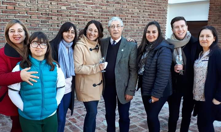 Felicitaciones a mi compañero de fórmula Dr. Amadeo Bettini por invertir en  mas y mejor #Salud en #Arroyito. También felicitamos a Paola Pérez parte del equipo de trabajo que inicia una nueva etapa profesional en este nuevo bello edificio.
#ClínicaRegionalArroyito 
#YoVotoaLidia
