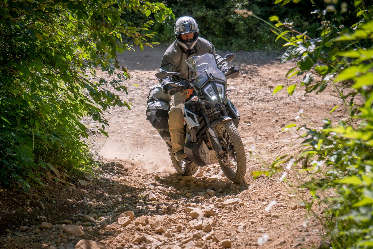 findMOTOTREK's tweet photo. Bret @bt_tkacs saddled up on the KTM 790 Adventure S all day yesterday #offroad at Mt Rainier. Fresh episode coming soon!
Thanks for David @foxwilmar for the bike &amp; photos.
#ktm790 #ktm790adventure #adventuremotorcycle https://t.co/zghtEmpdUM