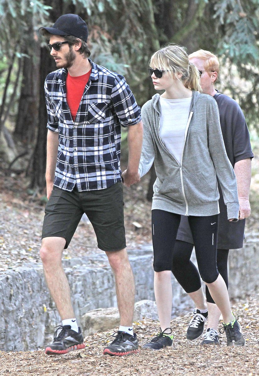 EmmaStoneFanFr's tweet photo. FLASHBACK | Site upd | #EmmaStone et #AndrewGarfield se baladant dans Hollywood Hills (21/10/2010) : https://t.co/PZ1t1g6Kyh https://t.co/1Ukc8trCO9