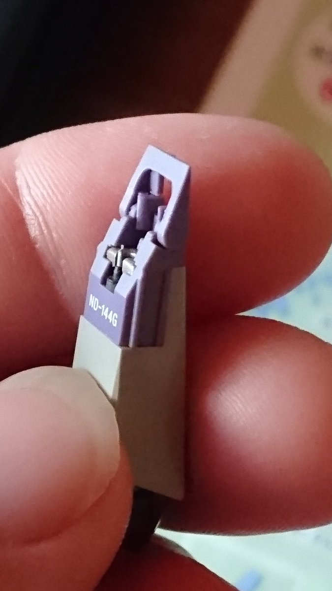 wofs4565's tweet photo. 珍しいレコードプレイヤー貰って分解クリーニングして動作はすれど音が鳴りません。
原因はまだあるでしょうが、
この針ってまだ使えますか?
詳しい方御教示願います。
#ポータブルレコードプレイヤー
#レコードプレイヤー #レコード針 #SONY #PSF5 #フラミンゴ https://t.co/mfWnT9fOoN