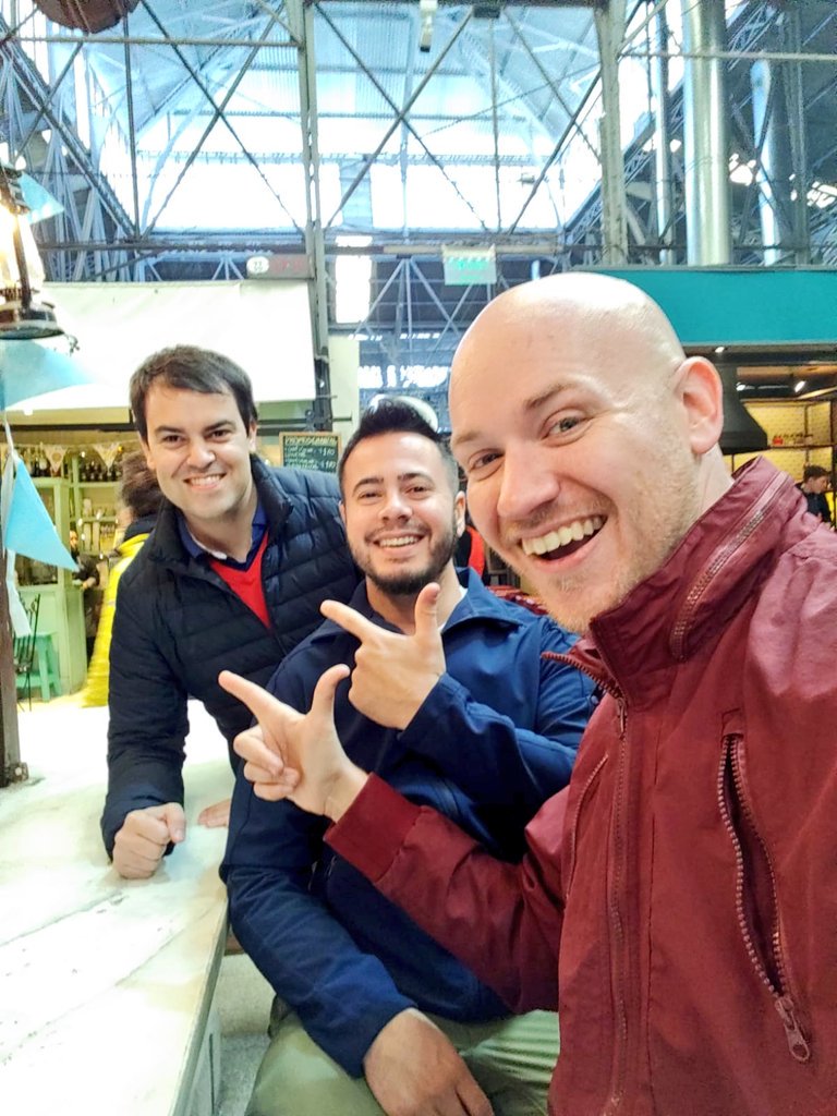 NoMasCoach's tweet photo. Improvising our own mini BAcon, Argentina style with @IngDeMillas over some damn tasty empanadas at Mercado de San Telmo in Buenos Aires
@BoardingArea @BoardingAreaES Attempting @ranflyer signature move 👈🏻 https://t.co/xpjtWb5Com