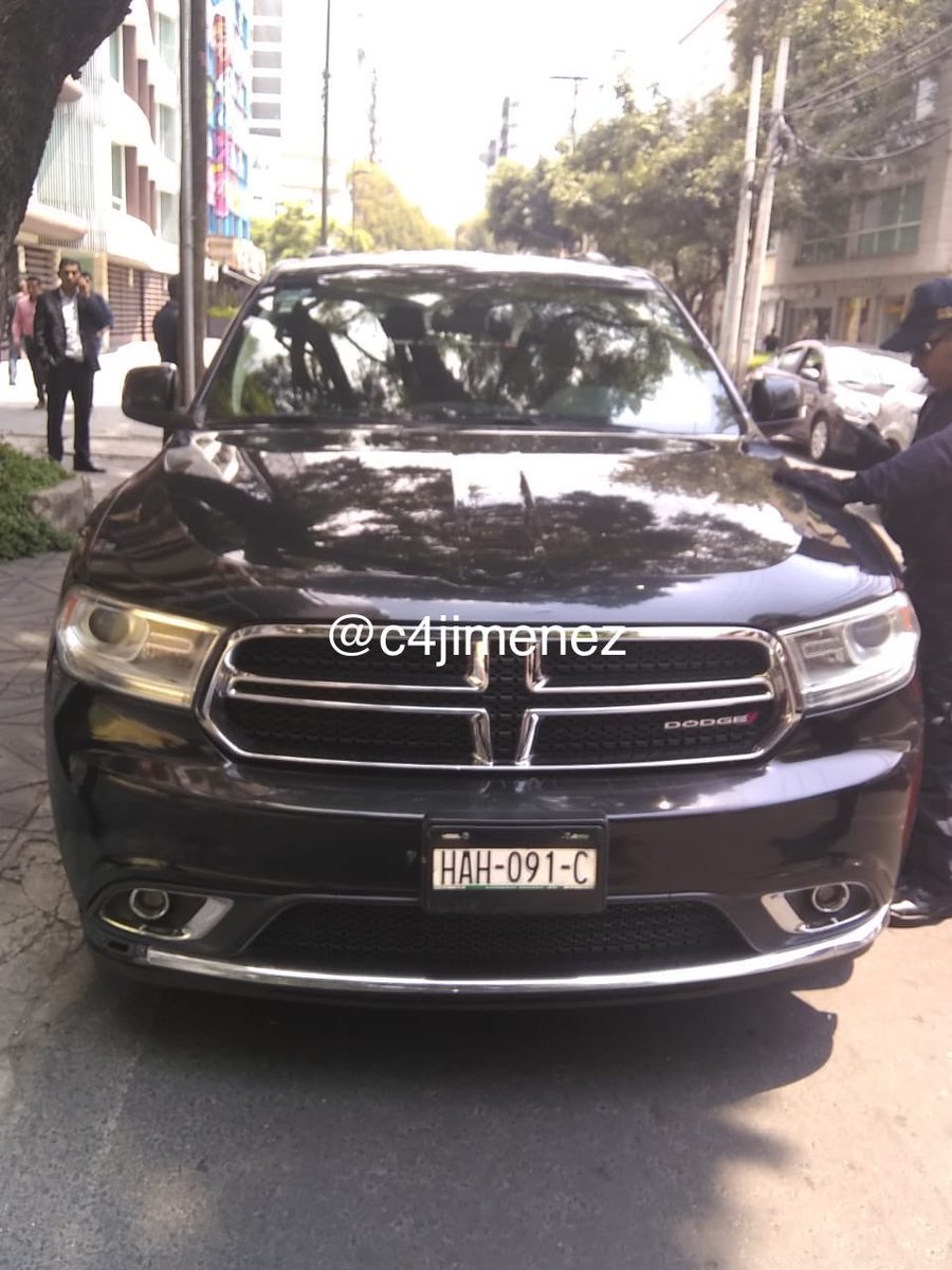 c4jimenez's tweet photo. DETENIDOS con 3.3 MDP en EFECTIVO; DICEN Q SON DE @osoriochong
Son Cristian Trujillo y Maria Ruiz.
Agentes d @SSP_CDMX los DETUVIERON en Polanco con todo este $
El subinspector de SSP, Benjamin Morales,TRATÓ de LIBERARLOS.
Aseguraron q el $ es del senador.
Ya están en @PGJDF_CDMX https://t.co/MUrRK4Z2FU