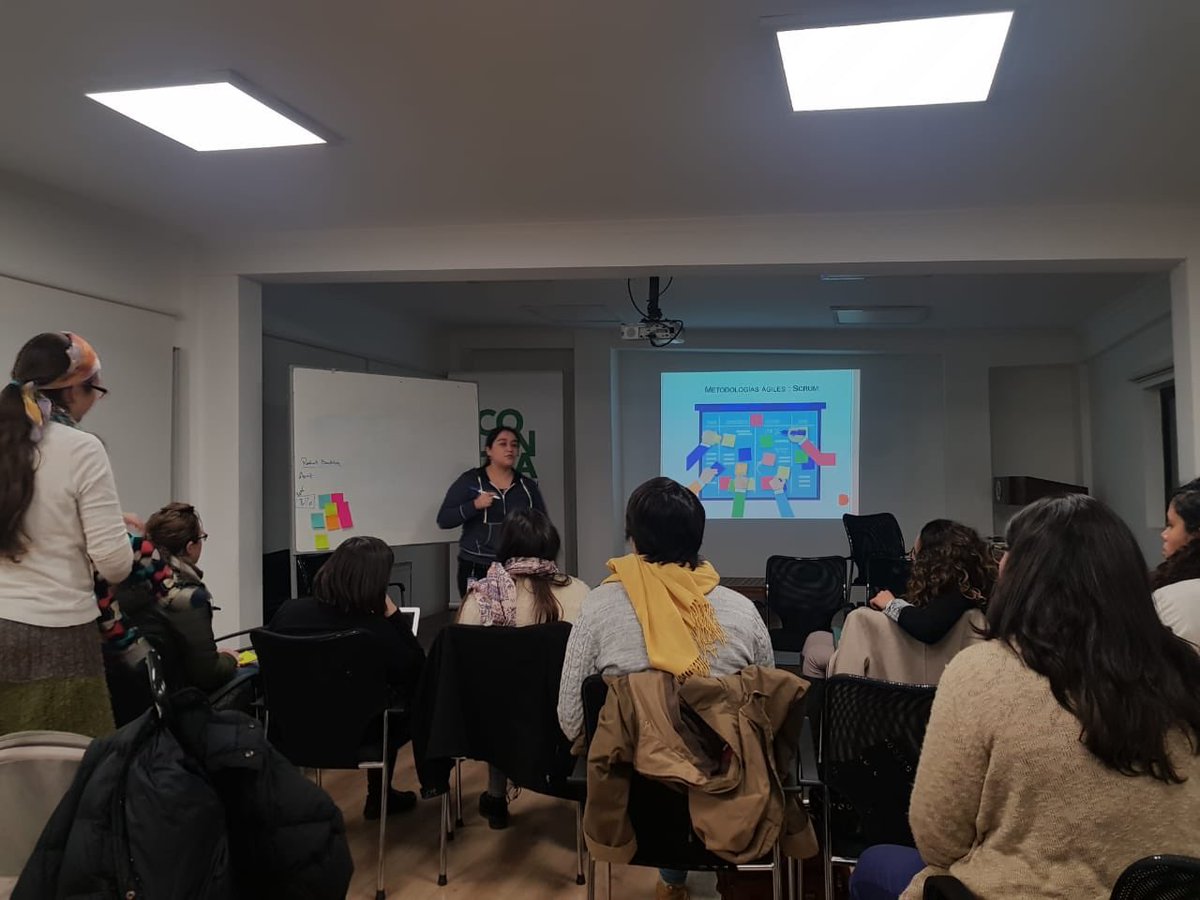 "No es posible hoy en día emprender sin entender de tecnología y desarrollo”. Hoy Carolina de #Equifax nutre a las alumnas de #AcademiaADA sobre metodologías agiles! 👌