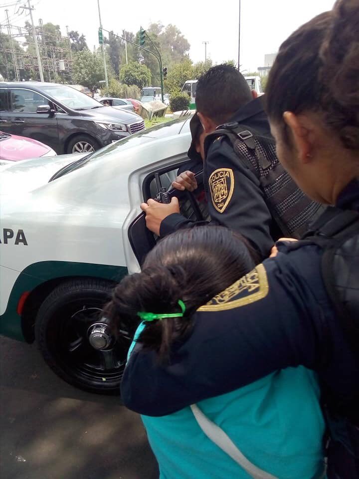 tritonazteca11's tweet photo. Por vender nopales en la calle y ganarse el pan honradamente  en Acoxpa y las Torres.
Incluso una oficial le aplicó la llave China a una vendedora, uso excesivo de la fuerza, esperemos que @SSP_CDMX https://t.co/GyTvsAbXKJ