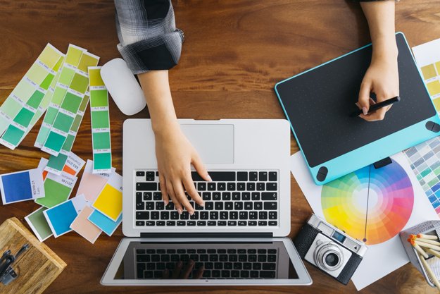 eLAmaravati's tweet photo. "SOFT SKILL" YANG PERLU DIMILIKI DESAINER GRAFIS

1. Desainer grafis merupakan profesi yang menjadi bagian dari satu rangkaian produksi. Artinya, desain sinergis dengan bidang lain. 

Ada beberapa "soft skill" yg perlu dimiliki oleh seorang desainer.

---A THREAD--- https://t.co/9u0rQOMytn