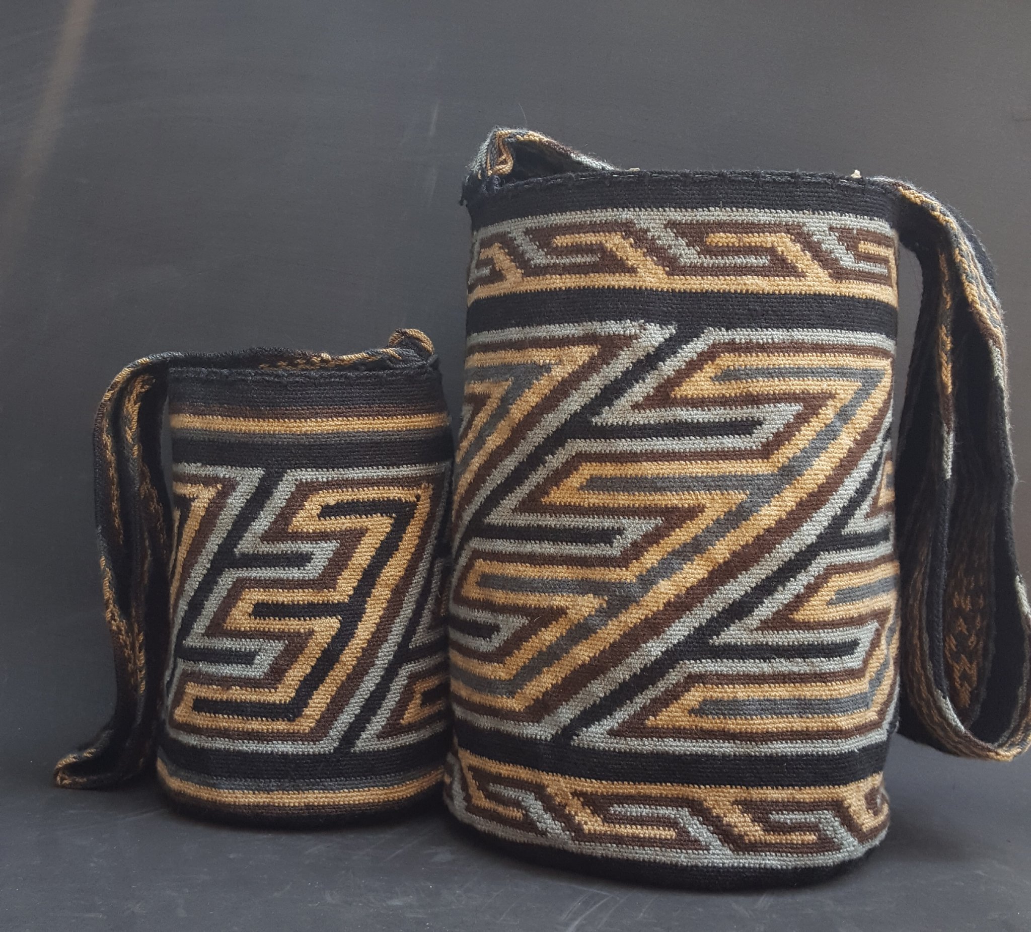 X 上的wakamu.com:「Mochilas Arhuacas de colores en hilo. https