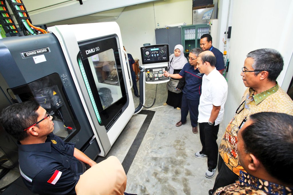 BPPT_RI's tweet photo. 2. Menurut @hammam_riza, kunjungan Wamen ESDM tersebut secara khusus mendorong #7PeranBPPT yakni perekayasaan, kliring teknologi, audit teknologi, intermediasi, alih teknologi, difusi dan komersialisasi https://t.co/yf7bwKyl23