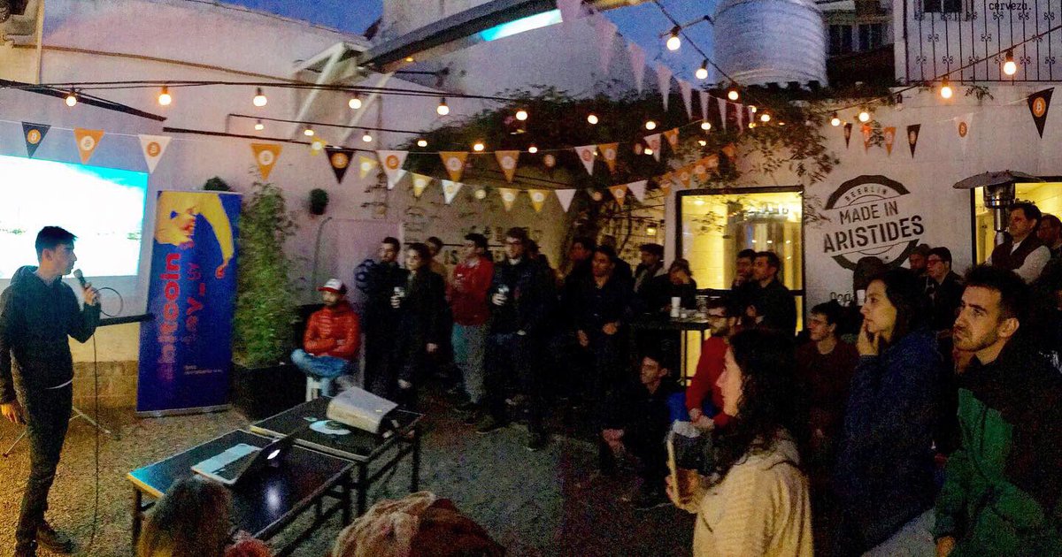 julen_pe's tweet photo. Primer #CriptoViernes en #Beerlin de la mano de los más especializados en criptoactivos de Argentina.
@ezekemel @MaquinaCapital @emivelazquez6 @BitcoindayLa https://t.co/9M0VNzmkGO