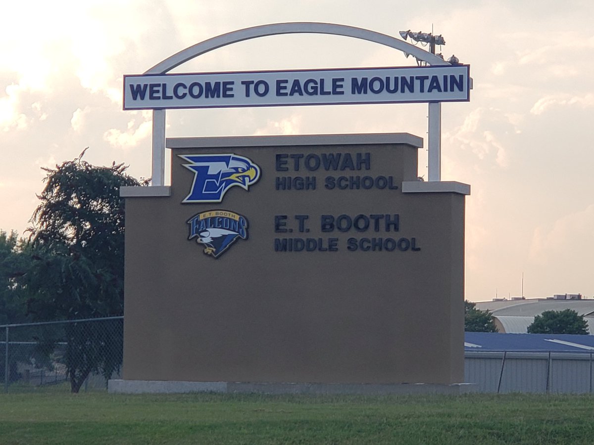ETBoothMS's tweet photo. Super excited about the new Welcome to Eagle Mountain sign! Thank you @EtowahHS for making this a reality! https://t.co/1Jg0l0VaMZ