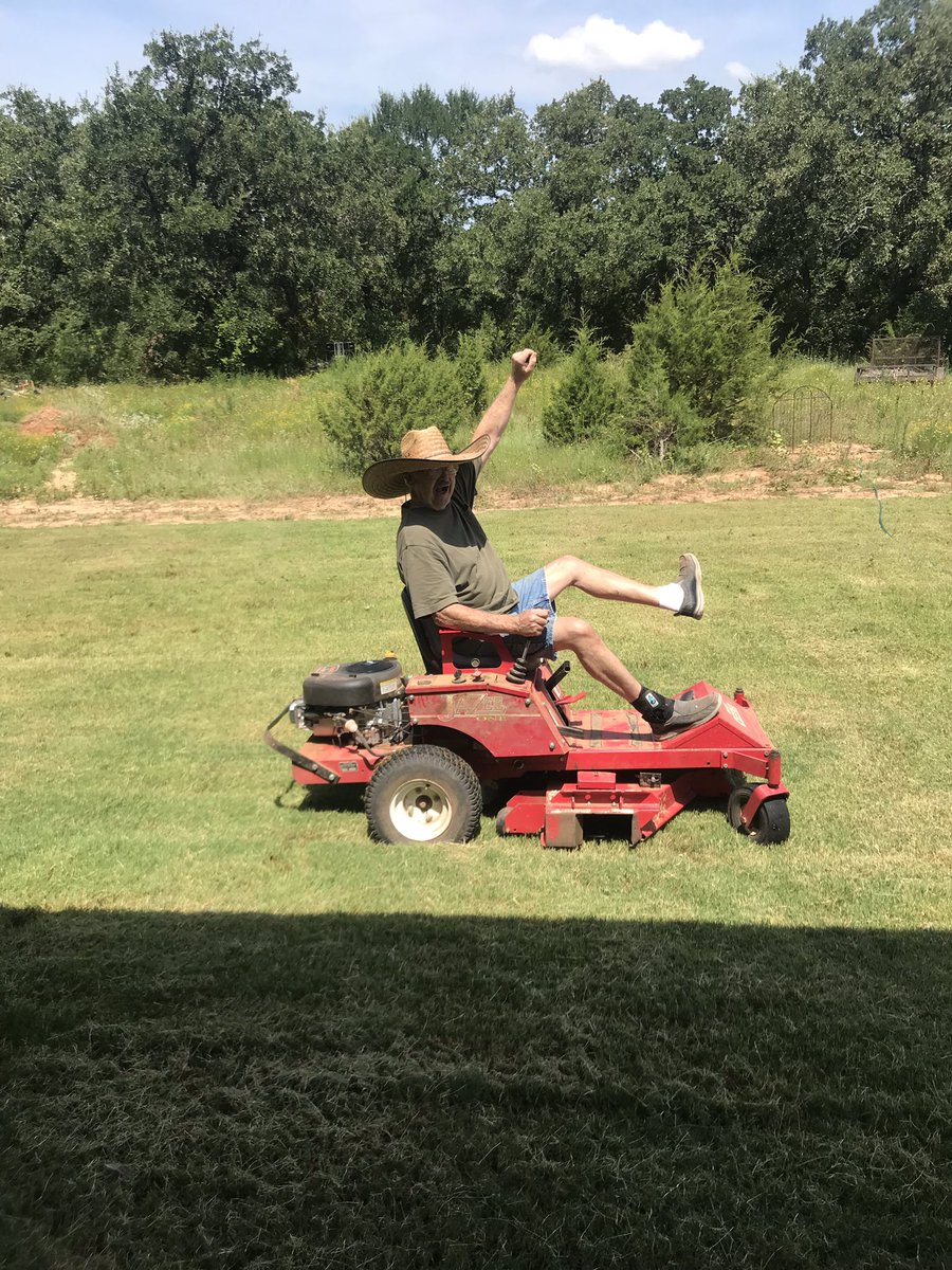 wyattgoebel_33's tweet photo. When you move far away from the fam, these are the best messages you can receive🤣❤️ #SolidLabor https://t.co/WPlQrQdq8v