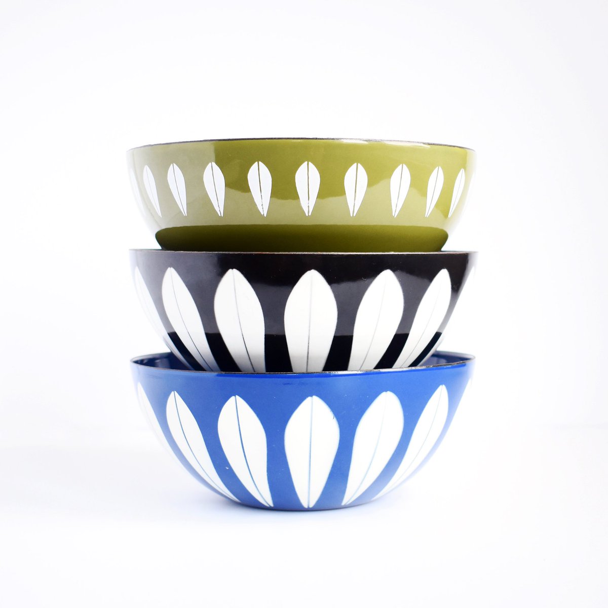 New_Sweden's tweet photo. Perfect #midcentury enamel stack! More Cathrineholm added to the #Etsy shop soon! https://t.co/V4JozazsY7
